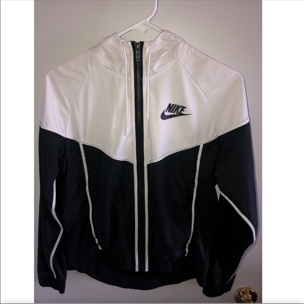 Nike windbreaker women’s